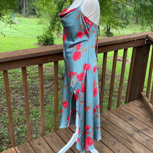 ASTR Gia midi floral slip dress - Picture 6 of 11